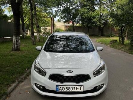Киа Сид 2013 в Ужгороде на Automoto.ua Белый Киа Сид, объемом двигателя 1.59 л и пробегом 165 тыс. км за 8900 $, фото 1 на Automoto.ua