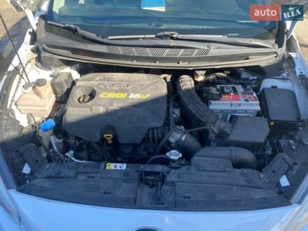 Белый Киа Сид, объемом двигателя 1.58 л и пробегом 217 тыс. км за 10800 $, фото 1 на Automoto.ua