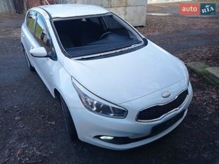 Киа Сид 2013 в Кагарлыке на Automoto.ua Белый Киа Сид, объемом двигателя 1.4 л и пробегом 238 тыс. км за 5500 $, фото 1 на Automoto.ua