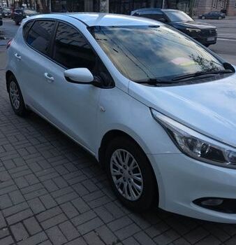 Білий Кіа Сід, об'ємом двигуна 1.6 л та пробігом 113 тис. км за 9900 $, фото 1 на Automoto.ua