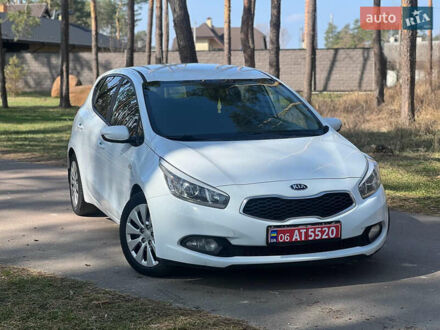 Кіа Сід 2014 у Житомирі на Automoto.ua Білий Кіа Сід, об'ємом двигуна 0 л та пробігом 165 тис. км за 7300 $, фото 1 на Automoto.ua