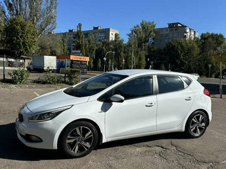 Киа Сид 2015 в Киеве на Automoto.ua Белый Киа Сид, объемом двигателя 1.6 л и пробегом 107 тыс. км за 12300 $, фото 1 на Automoto.ua