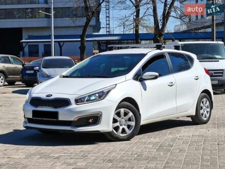 Белый Киа Сид, объемом двигателя 1.58 л и пробегом 151 тыс. км за 11850 $, фото 1 на Automoto.ua