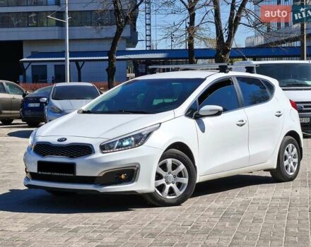 Белый Киа Сид, объемом двигателя 1.58 л и пробегом 151 тыс. км за 11850 $, фото 1 на Automoto.ua