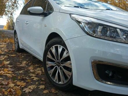 Киа Сид 2016 в Киеве на Automoto.ua Белый Киа Сид, объемом двигателя 1.58 л и пробегом 198 тыс. км за 12200 $, фото 1 на Automoto.ua