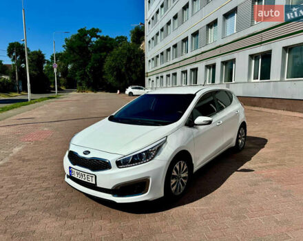 Белый Киа Сид, объемом двигателя 1.59 л и пробегом 52 тыс. км за 14500 $, фото 1 на Automoto.ua