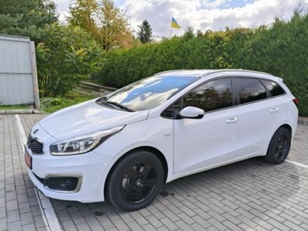 Білий Кіа Сід, об'ємом двигуна 0 л та пробігом 237 тис. км за 240 $, фото 1 на Automoto.ua