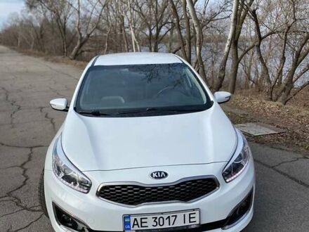 Киа Сид 2017 в Днепре (Днепропетровске) на Automoto.ua Белый Киа Сид, объемом двигателя 1.59 л и пробегом 57 тыс. км за 13500 $, фото 1 на Automoto.ua