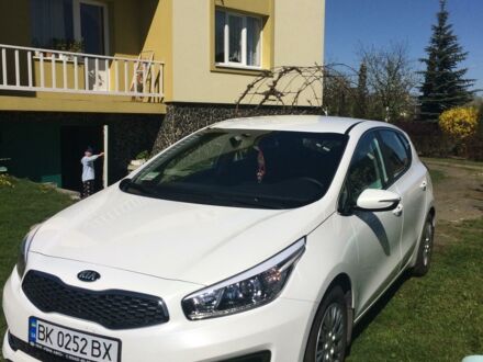 Белый Киа Сид, объемом двигателя 1.6 л и пробегом 46 тыс. км за 15000 $, фото 1 на Automoto.ua