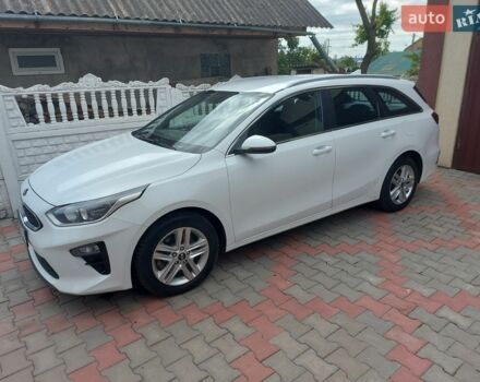 Белый Киа Сид, объемом двигателя 1.6 л и пробегом 232 тыс. км за 13600 $, фото 1 на Automoto.ua