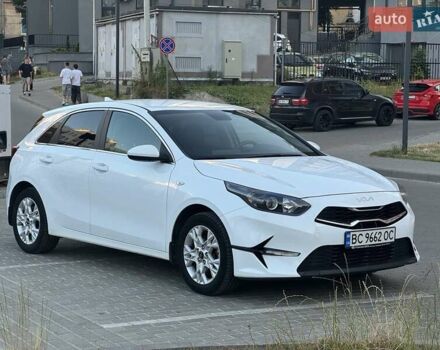 Белый Киа Сид, объемом двигателя 1.59 л и пробегом 32 тыс. км за 17950 $, фото 1 на Automoto.ua