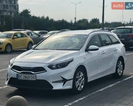 Белый Киа Сид, объемом двигателя 1.59 л и пробегом 10 тыс. км за 19200 $, фото 1 на Automoto.ua