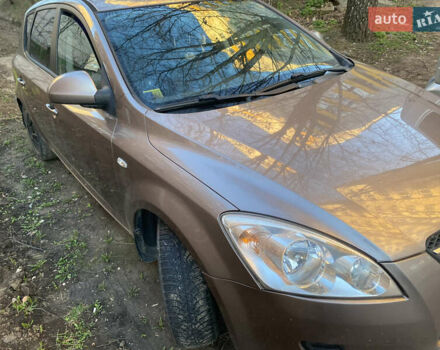 Бежевый Киа Сид, объемом двигателя 1.4 л и пробегом 207 тыс. км за 5300 $, фото 6 на Automoto.ua