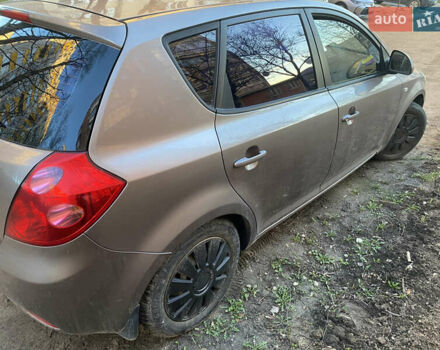 Бежевый Киа Сид, объемом двигателя 1.4 л и пробегом 207 тыс. км за 5300 $, фото 5 на Automoto.ua