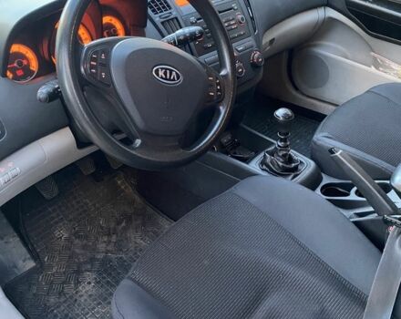 Бежевий Кіа Сід, об'ємом двигуна 1.4 л та пробігом 207 тис. км за 5500 $, фото 5 на Automoto.ua