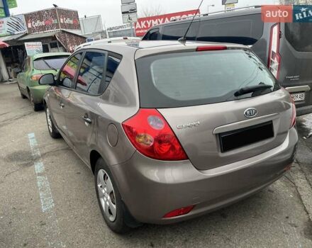 Бежевий Кіа Сід, об'ємом двигуна 1.6 л та пробігом 222 тис. км за 5650 $, фото 4 на Automoto.ua