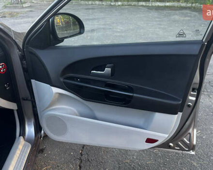 Бежевый Киа Сид, объемом двигателя 1.6 л и пробегом 226 тыс. км за 5750 $, фото 13 на Automoto.ua