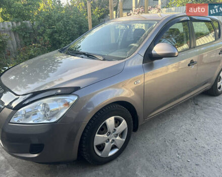 Бежевый Киа Сид, объемом двигателя 1.4 л и пробегом 183 тыс. км за 5500 $, фото 2 на Automoto.ua