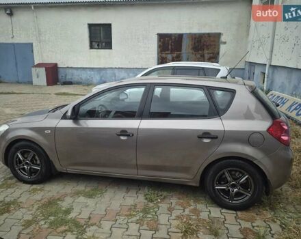 Бежевый Киа Сид, объемом двигателя 1.58 л и пробегом 218 тыс. км за 6400 $, фото 6 на Automoto.ua