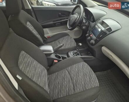 Бежевый Киа Сид, объемом двигателя 1.58 л и пробегом 218 тыс. км за 6400 $, фото 14 на Automoto.ua