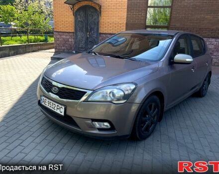 Бежевый Киа Сид, объемом двигателя 1.6 л и пробегом 295 тыс. км за 6200 $, фото 2 на Automoto.ua