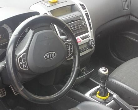 Бежевый Киа Сид, объемом двигателя 2 л и пробегом 260 тыс. км за 4000 $, фото 5 на Automoto.ua