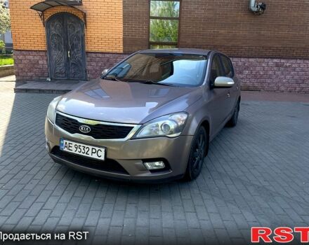 Бежевый Киа Сид, объемом двигателя 1.6 л и пробегом 295 тыс. км за 6200 $, фото 1 на Automoto.ua