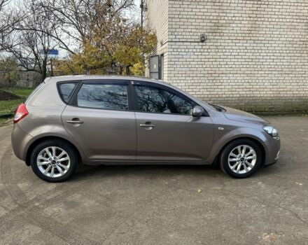 Бежевый Киа Сид, объемом двигателя 1.6 л и пробегом 178 тыс. км за 6000 $, фото 3 на Automoto.ua