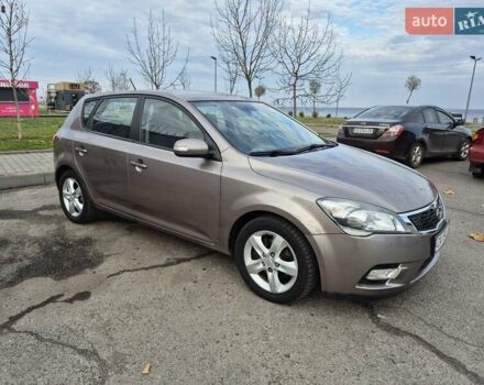 Бежевий Кіа Сід, об'ємом двигуна 1.6 л та пробігом 246 тис. км за 6500 $, фото 10 на Automoto.ua