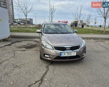 Бежевий Кіа Сід, об'ємом двигуна 1.6 л та пробігом 246 тис. км за 6500 $, фото 3 на Automoto.ua