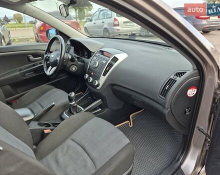 Бежевий Кіа Сід, об'ємом двигуна 1.6 л та пробігом 246 тис. км за 6500 $, фото 19 на Automoto.ua