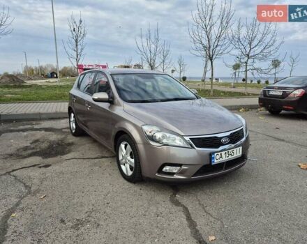 Бежевий Кіа Сід, об'ємом двигуна 1.6 л та пробігом 246 тис. км за 6500 $, фото 1 на Automoto.ua