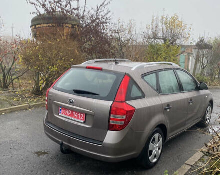 Бежевий Кіа Сід, об'ємом двигуна 0 л та пробігом 226 тис. км за 5500 $, фото 4 на Automoto.ua