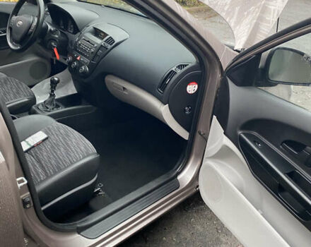 Бежевий Кіа Сід, об'ємом двигуна 0 л та пробігом 226 тис. км за 5500 $, фото 14 на Automoto.ua