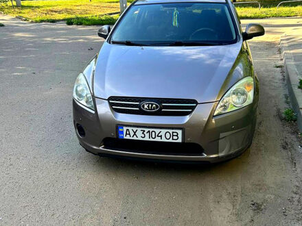 Бежевый Киа Сид, объемом двигателя 1.4 л и пробегом 156 тыс. км за 4300 $, фото 1 на Automoto.ua