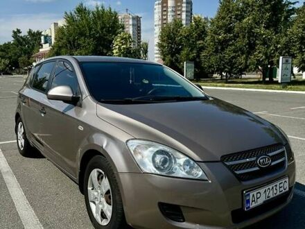 Бежевый Киа Сид, объемом двигателя 1.4 л и пробегом 256 тыс. км за 4000 $, фото 1 на Automoto.ua