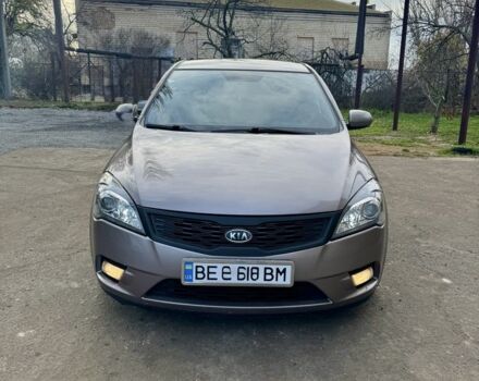 Бежевый Киа Сид, объемом двигателя 1.6 л и пробегом 178 тыс. км за 6000 $, фото 1 на Automoto.ua