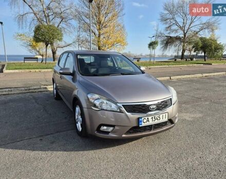 Бежевий Кіа Сід, об'ємом двигуна 1.6 л та пробігом 246 тис. км за 6500 $, фото 1 на Automoto.ua