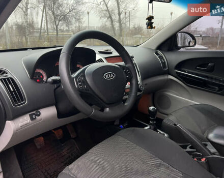 Черный Киа Сид, объемом двигателя 2 л и пробегом 188 тыс. км за 6000 $, фото 10 на Automoto.ua