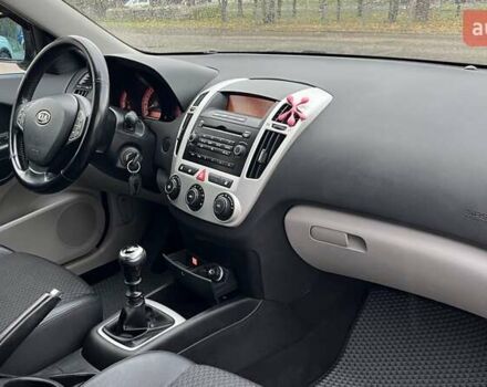 Черный Киа Сид, объемом двигателя 1.6 л и пробегом 310 тыс. км за 5990 $, фото 7 на Automoto.ua