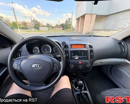 Черный Киа Сид, объемом двигателя 1.4 л и пробегом 206 тыс. км за 4800 $, фото 4 на Automoto.ua