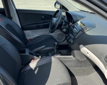 Черный Киа Сид, объемом двигателя 1.4 л и пробегом 260 тыс. км за 4200 $, фото 7 на Automoto.ua