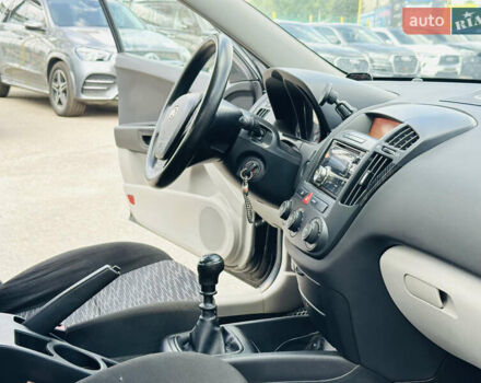 Черный Киа Сид, объемом двигателя 1.4 л и пробегом 204 тыс. км за 5600 $, фото 23 на Automoto.ua