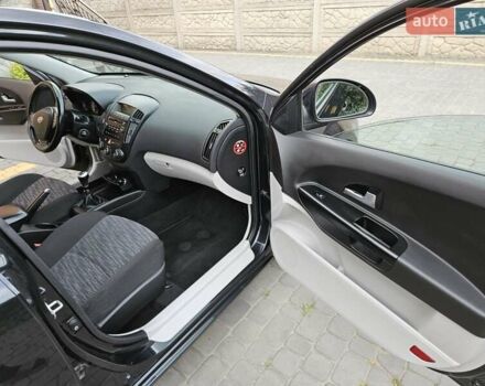 Черный Киа Сид, объемом двигателя 1.4 л и пробегом 243 тыс. км за 5400 $, фото 14 на Automoto.ua
