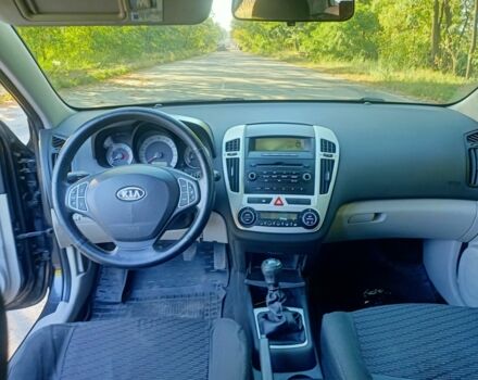 Черный Киа Сид, объемом двигателя 2 л и пробегом 275 тыс. км за 5400 $, фото 5 на Automoto.ua
