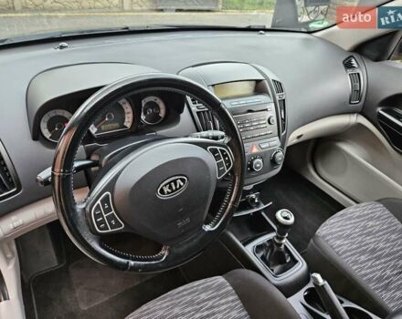 Черный Киа Сид, объемом двигателя 1.4 л и пробегом 243 тыс. км за 5400 $, фото 3 на Automoto.ua