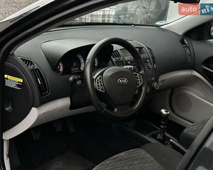 Черный Киа Сид, объемом двигателя 1.6 л и пробегом 238 тыс. км за 5700 $, фото 16 на Automoto.ua