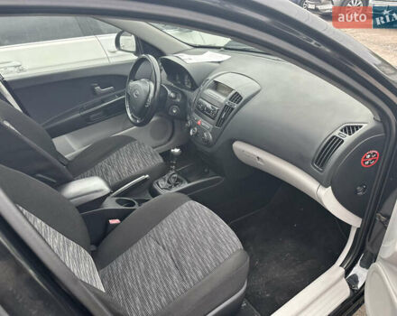 Черный Киа Сид, объемом двигателя 1.4 л и пробегом 161 тыс. км за 5500 $, фото 8 на Automoto.ua