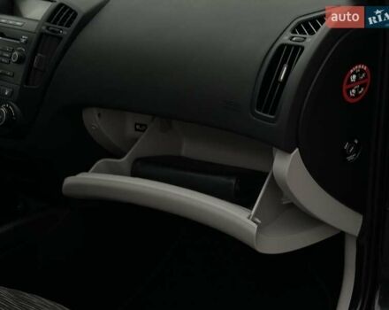 Черный Киа Сид, объемом двигателя 1.6 л и пробегом 238 тыс. км за 5700 $, фото 23 на Automoto.ua