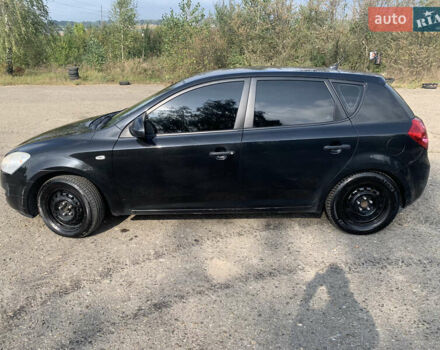 Черный Киа Сид, объемом двигателя 1.4 л и пробегом 152 тыс. км за 5200 $, фото 4 на Automoto.ua